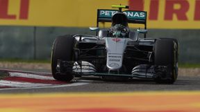 Rosberg broni regulaminu. Hamilton przeciwnie