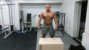 Waży 114 kg i biega 11 km w niecałą godzinę. Pudzianowski imponuje formą