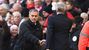 To zdjęcie będzie hitem internetu. Jose Mourinho "przywitał się" z Arsene'em Wengerem