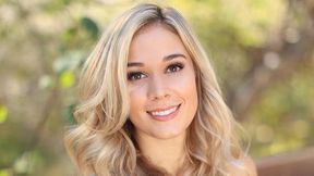 Gra w filmach i słynie z rozbieranych zdjęć. Oto nowa ring girl UFC