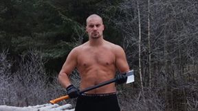 Z siekierą, bez koszulki, przy minus 20 stopniach. Niepokonany bokser trenuje jak Rocky