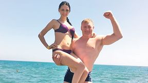 Rumuński fighter MMA stracił dla niej głowę. Czy można mu się dziwić?!