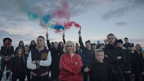 Angielski policjant nawołuje do składania wieńców pod dawnym Stalingradem