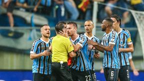 Piłkarz oszalał, zaczął napierać na sędziów. Niecodzienne sceny w meczu Copa Libertadores