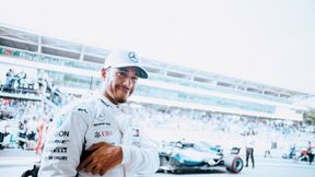 Lewis Hamilton ryzykował na motocyklu. "Musiałem pilnować, by jeździł wolniej"