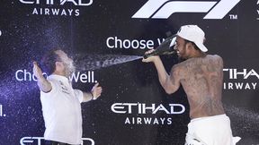 Lewis Hamilton rozebrał się na podium. "Nie tak to miało wyglądać"