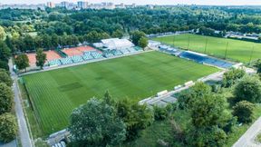 Fortuna I liga: trwa budowa sztucznego oświetlenia i rozbiórka trybuny na stadionie Warty Poznań (foto)