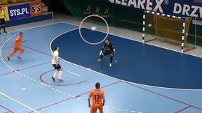 Niecodzienny gol w futsalu. Mikołaj Zastawnik przelobował bramkarza