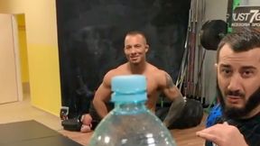 Mamed Chalidow wziął udział w Bottle Cap Challenge. Zadanie wykonał perfekcyjnie