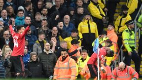 Premier League: Manchester City - Manchester United. Fred trafiony przedmiotem rzuconym z trybun