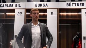 Adam Buksa w szatni New England Revolution. Z językiem nie ma żadnego problemu