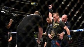 MMA. UFC 249. Justin Gaethje otrzymał pas z rąk szefa organizacji, a po chwili... wyrzucił go