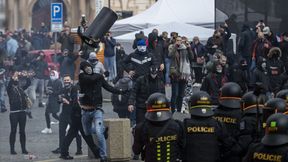 Koronawirus. Zadyma na ulicach Pragi. Kibice protestowali przeciwko restrykcjom rządu (foto)