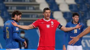 To zdjęcie dolewa oliwy do ognia. Robert Lewandowski i Jerzy Brzęczek w wymownej scenie