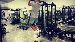 Transfery. Arkadiusz Milik pokazał jak trenuje: pusta siłownia, on sam