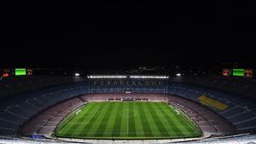 Tłum kibiców przed Camp Nou! Fani zagrzewają piłkarzy do walki