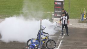 Żużel. Chwile grozy na finale! Zawodnikowi tuż przed biegiem zaczął palić się motocykl