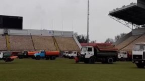 Ciężarówki wjechały na ukraiński stadion. "Czekają z bronią"