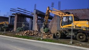 "Burzą to, co postawili". Kontrowersje wokół budowy polskiego stadionu