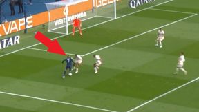 Kylian Mbappe miał przy sobie dwóch rywali. Nie do wiary, co wykombinował! [WIDEO]