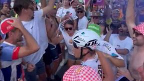 Niesamowite sceny na trasie Tour de France. Co za zachowanie kolarza [WIDEO]