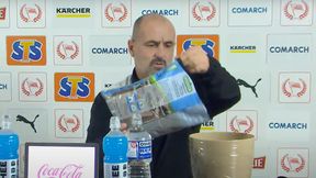 Kabaret na konferencji Probierza. Tylko zobacz, co ze sobą przyniósł