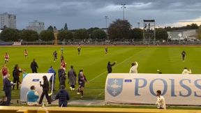 Szokujące sceny. Piłkarki uciekały z boiska