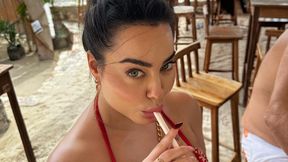 Cierpi z powodu swojej przeszłości. Mężczyźni boją się związku z nią