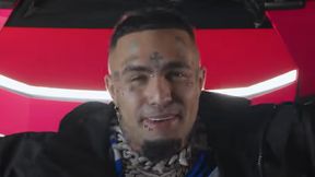 Ma ponad 17 mln subskrybentów. Nagrał teledysk w koszulce... Wisły Płock