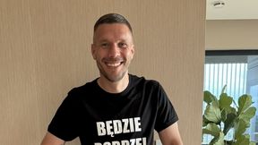 Lukas Podolski zapozował z prezentem urodzinowym