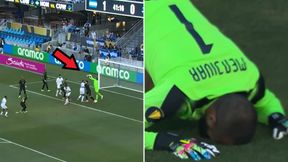 Chciał wypiąstkować piłkę. Niesamowite, co stało się później [WIDEO]