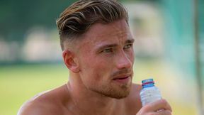 Pokazał się w samych spodenkach. Imponujący "sześciopak" kadrowicza