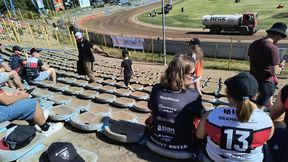 Polski klub powinien się wstydzić. Na takich krzesełkach musieli siedzieć kibice