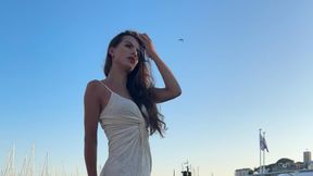 Ma o 20 lat starszego męża. Często pisały o niej zagraniczne media