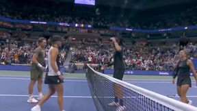 Świątek przegrała finał. Nagrano jej reakcję z rywalami pod siatką