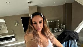 To córka słynnego byłego piłkarza. Jest o niej głośno