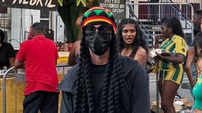 Znany piłkarz tak wybrał się na imprezę. Poznajesz?