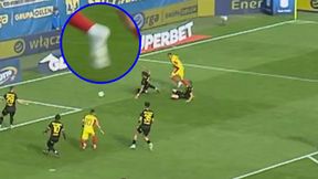 Nietypowa scena w PKO Ekstraklasie. Zgubił buta, ale nie zwolnił tempa [WIDEO]