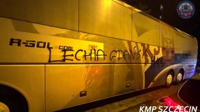 Chuligani w Szczecinie uszkodzili autokar Lechii Gdańsk. Straty na 16 tysięcy