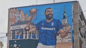 Niosą się ujęcia z Poznania. W roli głównej Ishak