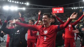 Zdjęcie z kibicami i ten podpis. Wpis "Lewego" niesie się po sieci