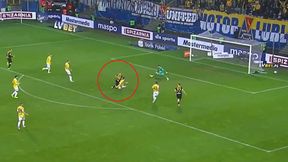 Kuriozalny gol w Ekstraklasie. Do sieci trafiło już wideo