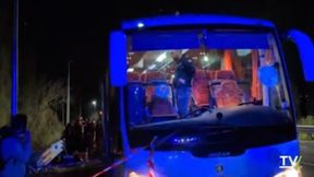 Kibole obrzucili autobus kamieniami. Jest ofiara śmiertelna