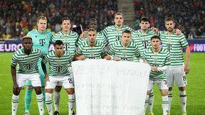 Piłkarze wyszli na mecz z transparentem. Jedno zdanie w trzech językach