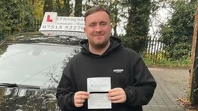 Dopiero co zdał na prawo jazdy. Oto jego pierwszy samochód