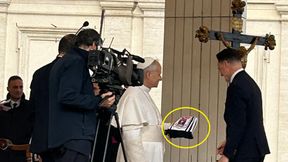 Taki prezent dali papieżowi. Był zdziwiony