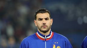 W końcu przerwał milczenie. "Jeśli zostaniesz, wyrzucimy cię z klubu"