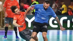 Zamienił kevlar na trykot piłkarski. "Piłka jest, ale bardziej z boku"