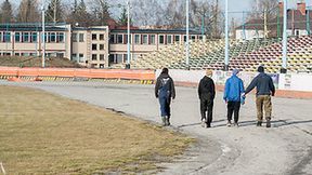 Stadion w Pile gotowy do jazdy. Banda w Pile założona