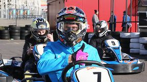 Grigorij Łaguta na gokartach z laureatami konkursów promujących Speedway Best Pairs Cup (galeria)